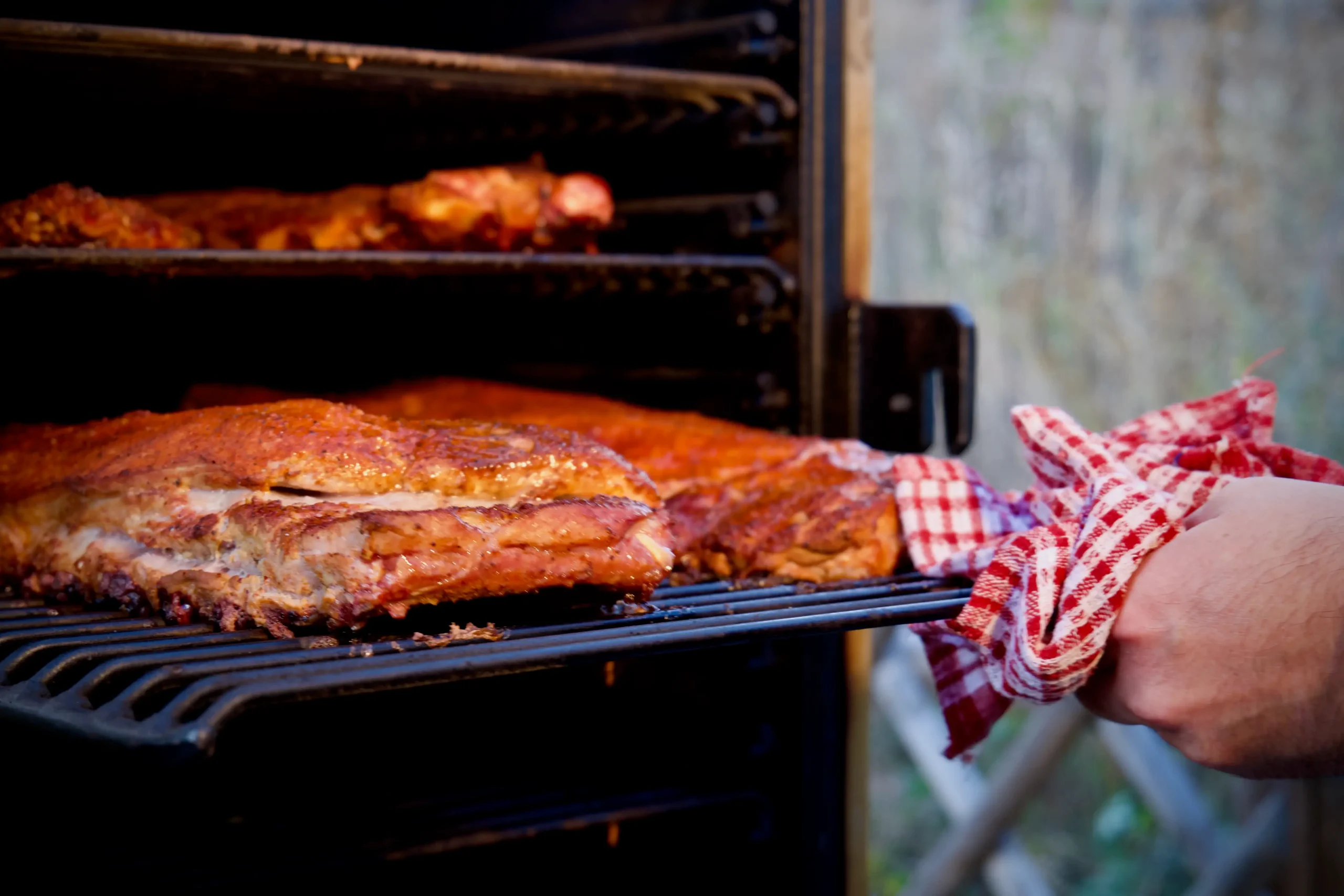 BBQ hús sütés füstölőben